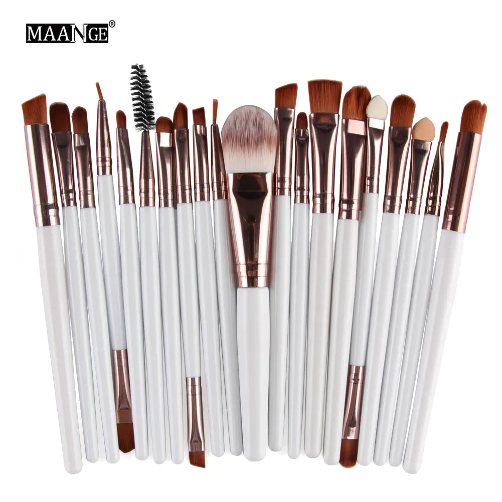 Set of makeup brushes with white handles and brown bristles, branded MAANGE.